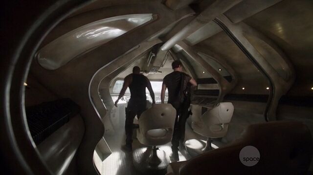 File:S01e01 119.jpg