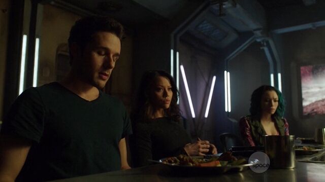 File:S01e01 572.jpg