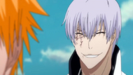 Gin appears behind Ichigo