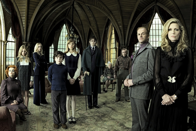 File:Wikia-Visualization-Main,darkshadows.png