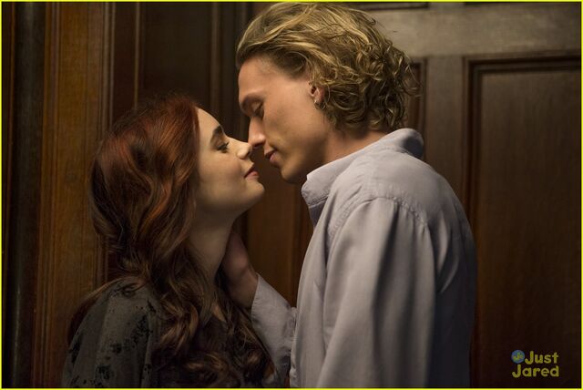Plik:-The-Mortal-Instruments-City-of-Bones-still-jace-and-clary-33629545-1222-817.jpg