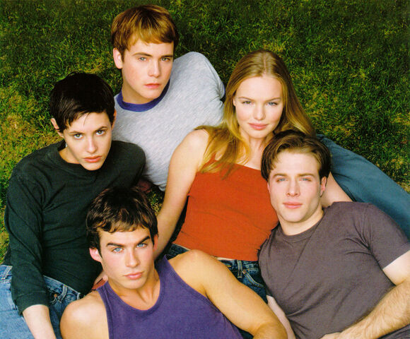 File:Youngcast.jpeg