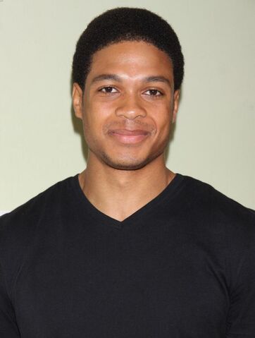 Datei:Ray Fisher.jpg