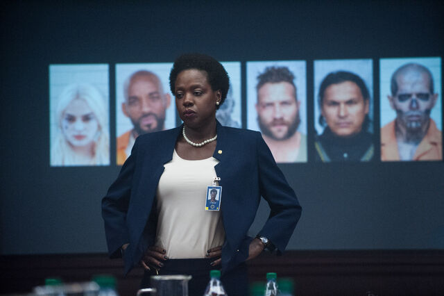 ファイル:Amanda Waller Suicide Squad Promo Still 004.jpg