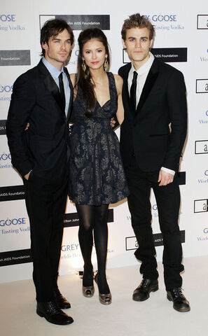 File:91214K3 DOBREV B-GR 01-nina-dobrev-vampire-diaries-ian-somerhalder-paul-wesley.jpg