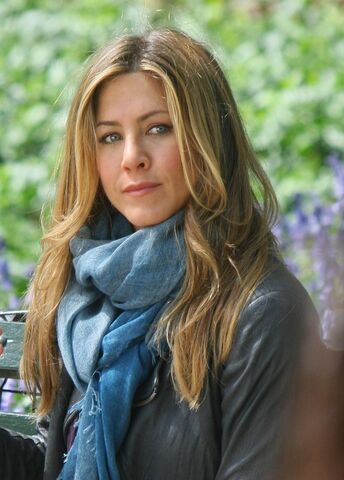 File:Jennifer-aniston-long-hairstyle-on-set-of-baster-734x1024.jpg