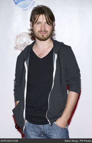 File:Mike-lobel-et-canada-festival-central-2009-2sPYcU.jpg