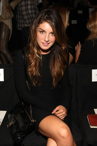 File:Shenae+Grimes+Long+Hairstyles+Long+Wavy+Cut+-aB9lZ6at tl.jpg