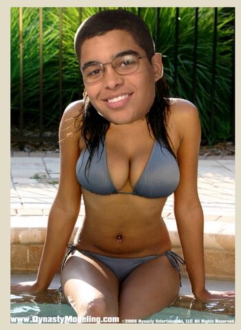 File:Chillinatpoolside.jpg