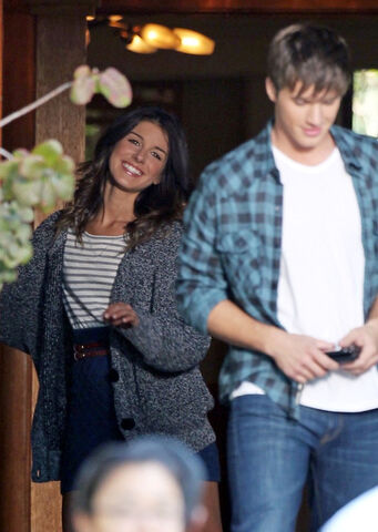 File:Shanae+on+set+PH 5KInfJ9Cl.jpg