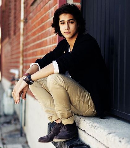 File:Avan-avan-jogia-30510154-500-569.jpg