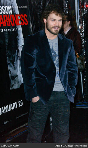 File:Shawn-roberts-edge-darkness-los-angeles-6zxYzQ.jpg