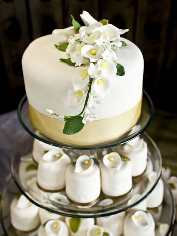 File:Wedding-cake.jpg