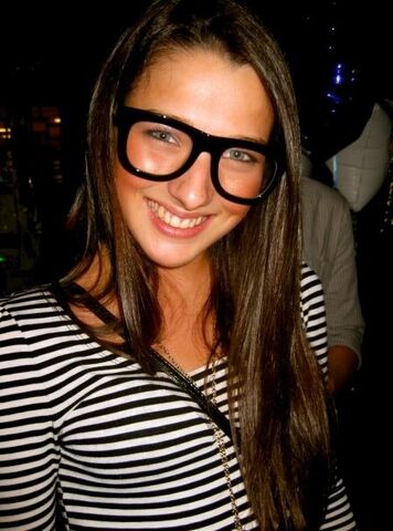 File:Annie clark glasses.jpg