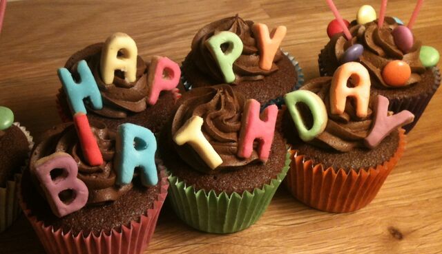 File:Happy b cupcakes.jpg