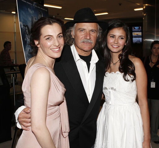 File:Ayelet+Zurer+Nina+Dobrev+Premiere+Samuel+Goldwyn+x--lkFWtBF9l.jpg