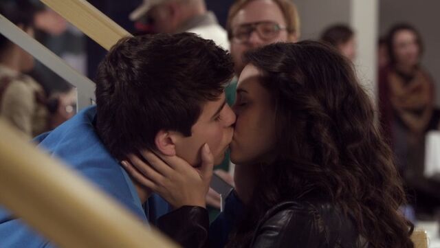 File:Babies kiss.jpg