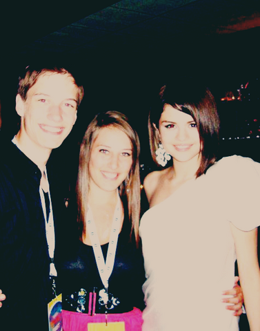 File:Justinkellyselenagomez.png