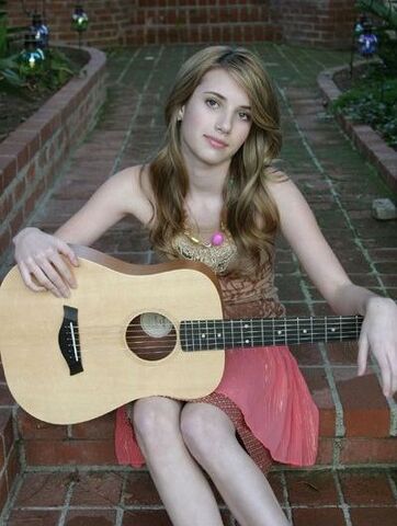 File:Emma-Roberts-Pictures-85-1-.jpg
