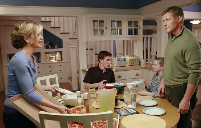 File:Desperate Housewives 8x10.jpg