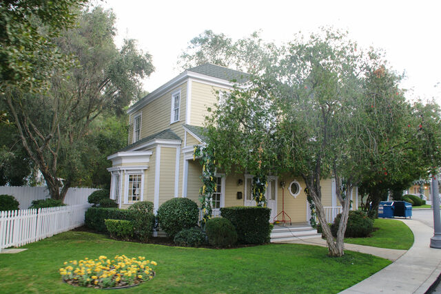 File:4350WisteriaLane.jpg