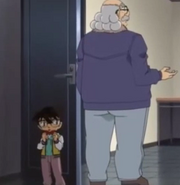 Conan usando al voz del profesor