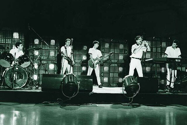 File:Whitesuits.jpg