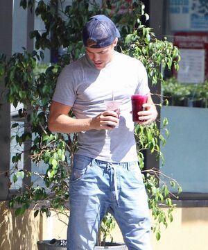 Derek+Hough+Derek+Hough+Drinks+Fruit+Juice+0L2Obbrqngsx