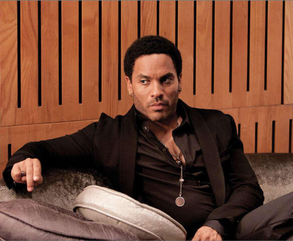 Datei:Cinna-Before-Katniss-Interview-The-Hunger-Games.jpg
