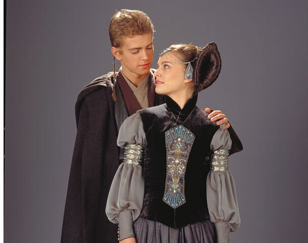 File:Padm-and-Anakin-anakin-skywalker-and-padme-amidala-34412262-621-492.jpg