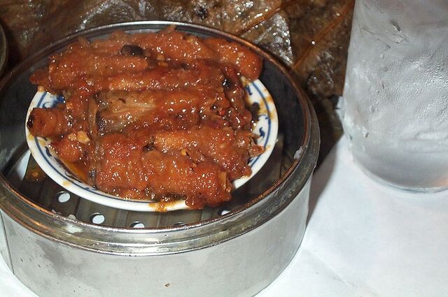 File:800px-Chicken feet in sauce.jpg