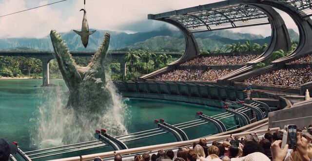 File:Mosasaur Feeding Show Jurassic World.jpg