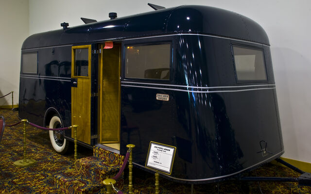 File:1936 Pierce-Arrow Travelodge Trailer.jpg