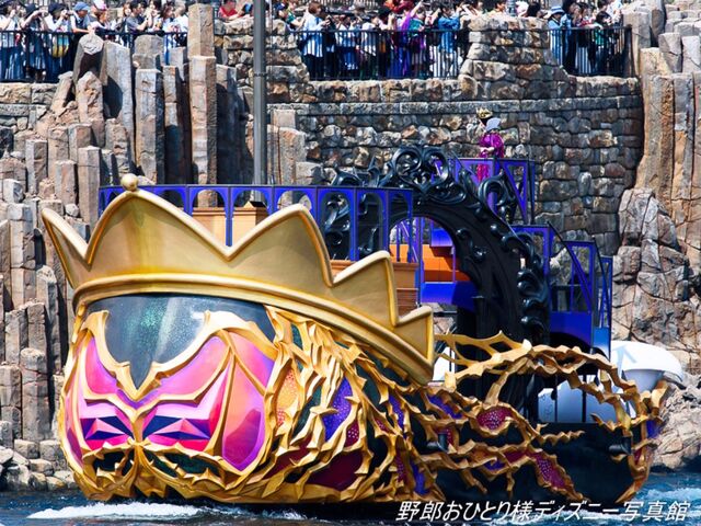 File:The Evil Queen Boat.jpg
