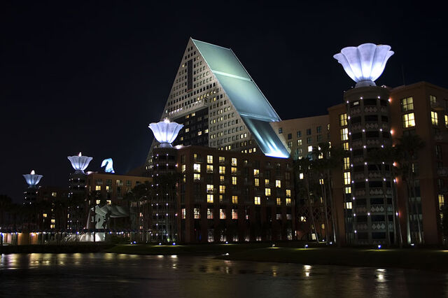 File:DolphinHotel.jpg