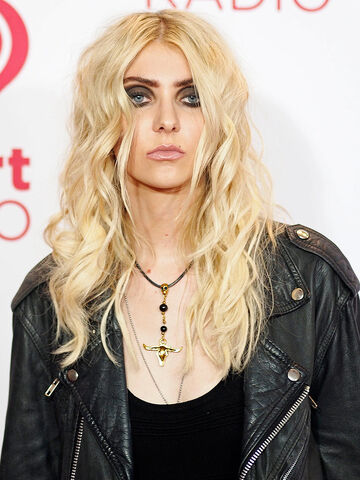 File:Taylor-momsen-768.jpg