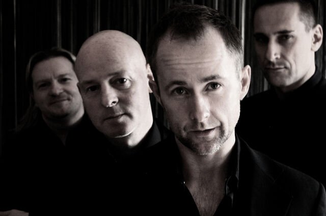 File:Beecake.jpg