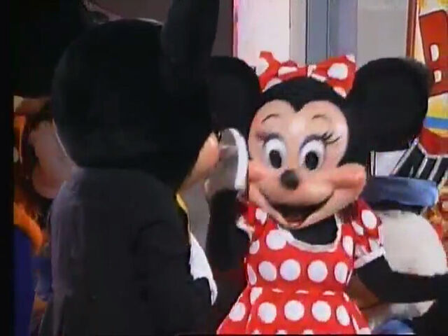 File:MinnieinLet'sGototheCircus.jpg