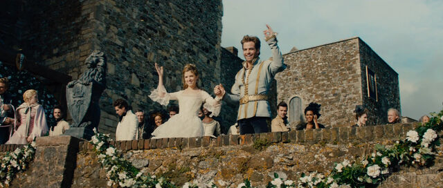 File:Into-the-woods-movie-screenshot-cinderella-and-prince-charming.jpg