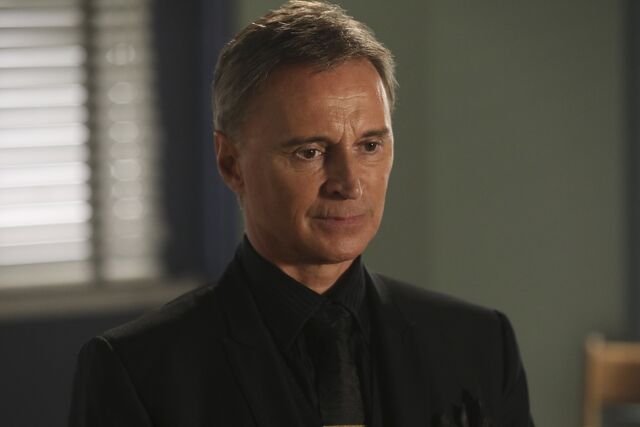 File:Once Upon a Time - 6x09 - Changelings - Photography - Mr. Gold 2.jpg