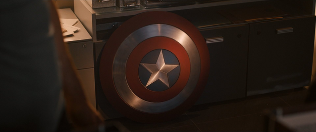 File:Cap'sShieldAoU.png