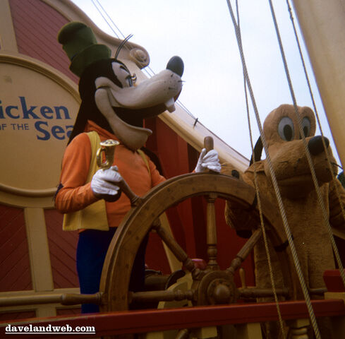 File:Goofy pluto on ship.jpg