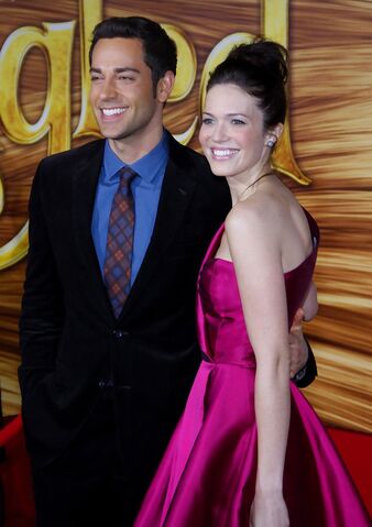 File:Mandy Moore and Zachary Levi - Tangled Premiere Los Angeles.jpg