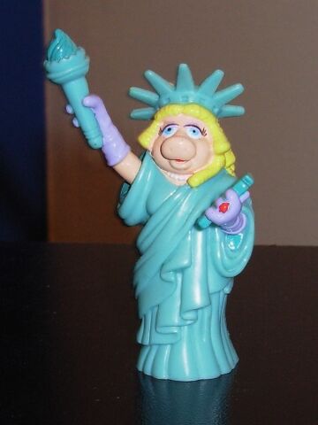 File:Wdw2ndpiggypvc.jpg