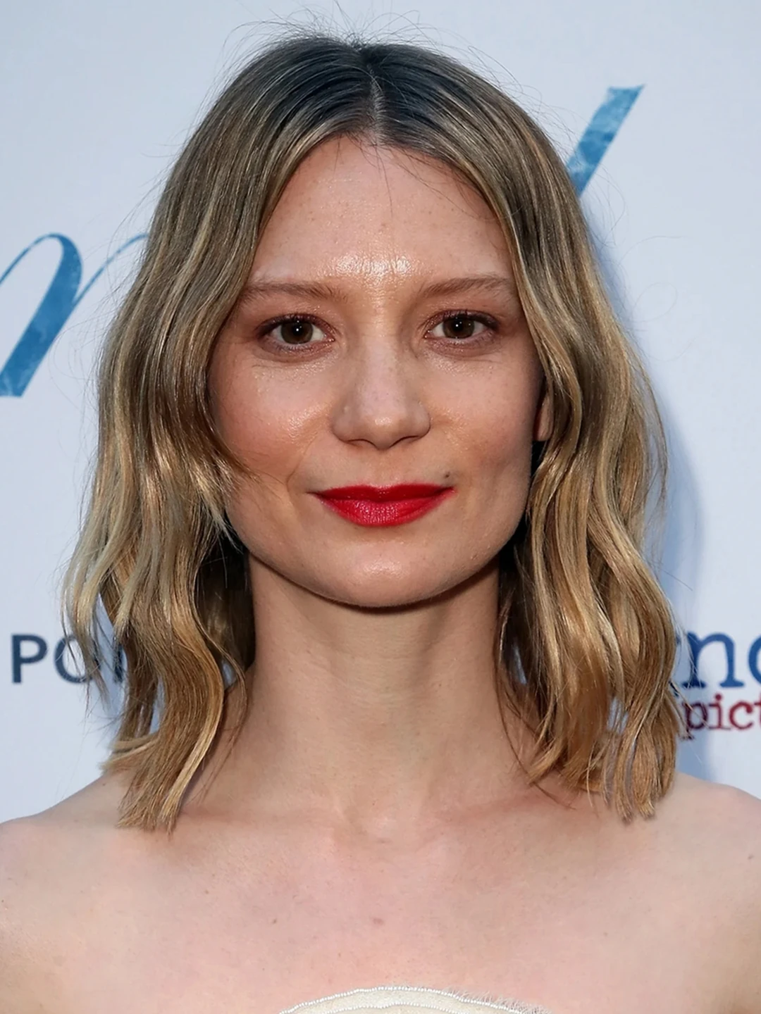 Mia Wasikowska | Disney Wiki | FANDOM powered by Wikia