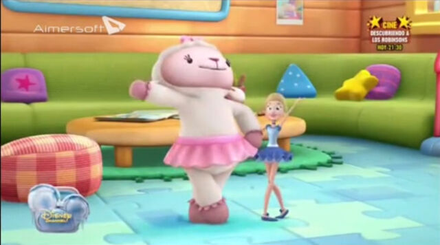 File:Lambie and bella.jpg
