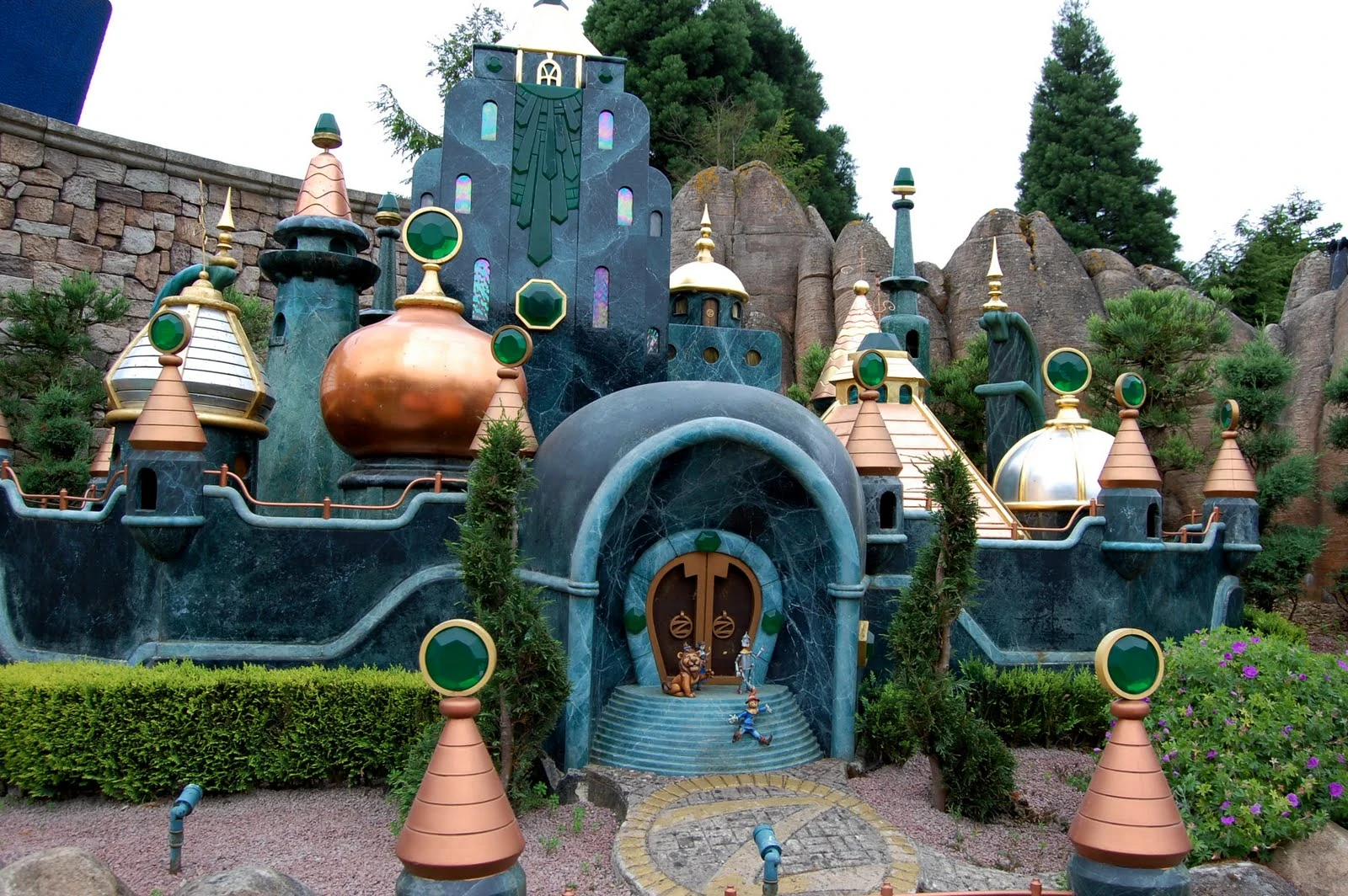 волшебник изумрудного города замок изумрудный. изумрудный город дворец гудвина. царство изумрудный город. сказочное царство изумрудный город. изумрудный город.
