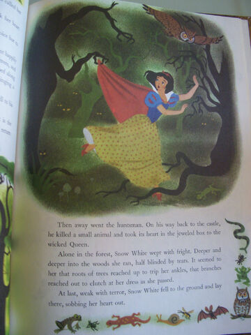 File:Snow white with blue eyes.jpg