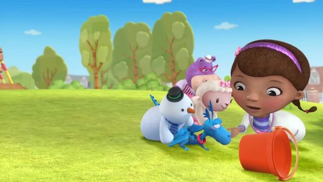File:Doc-McStuffins-Season-1-Episode-17-Un-Bur-Able--Righty-On-Lefty.jpg