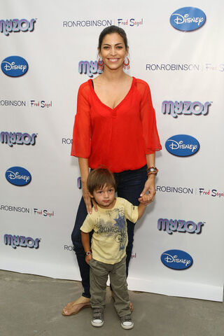 File:Myzos+Presents+Official+Launch+New+Disney+QtgxHTW0IAAl.jpg